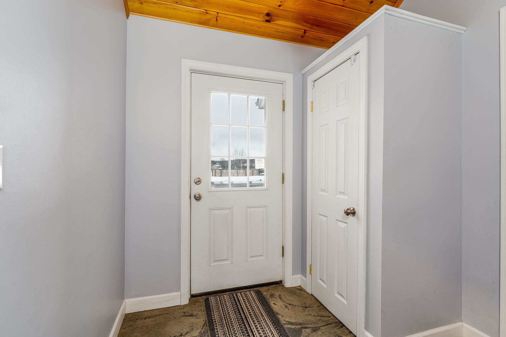 527 Cummings Road Barre Town, VT 05641 - Photo 5 of 39