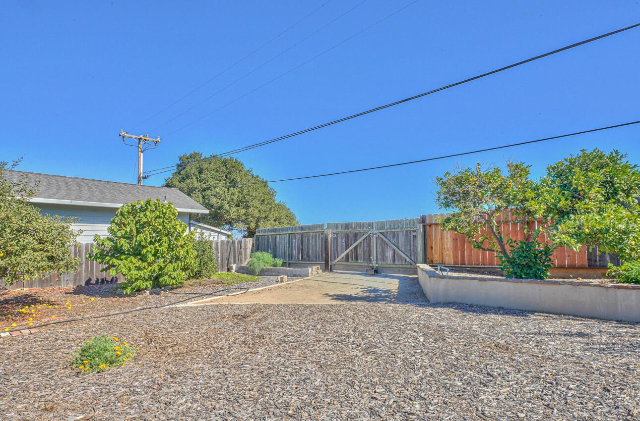 118 Enos Drive Salinas, CA 93908 - Photo 51 of 59 a backyard of a house
