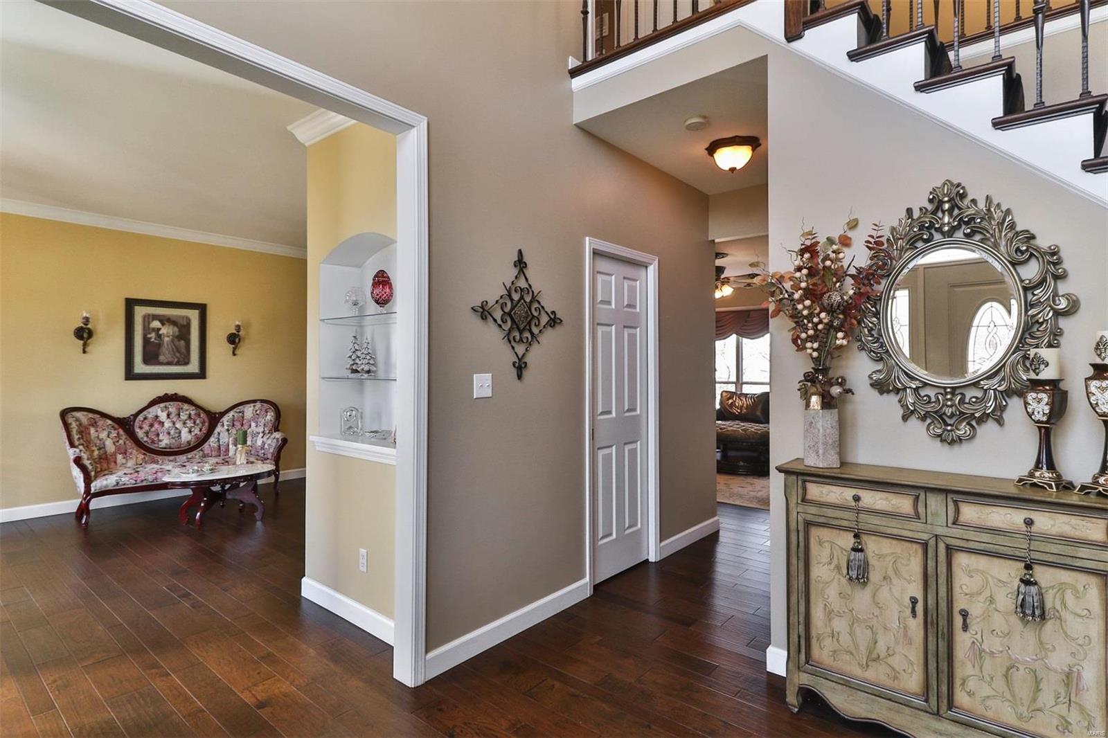 578 Castle Ridge Drive Ballwin, MO 63021 - Photo 3 of 40 Gallery Image 3