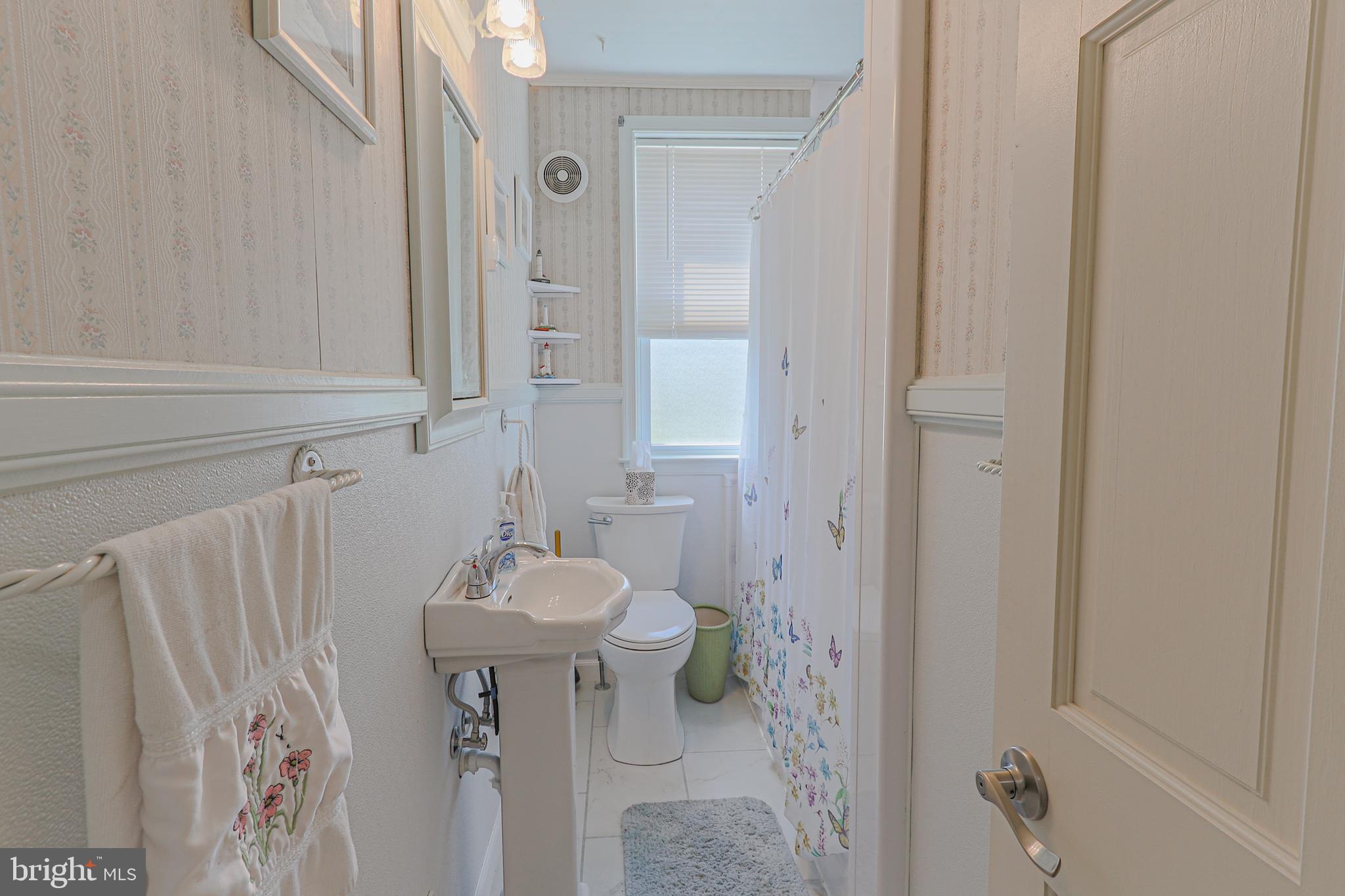 103 Valley Road Wilmington, DE 19804 - Photo 18 of 47 Main Level Bathroom