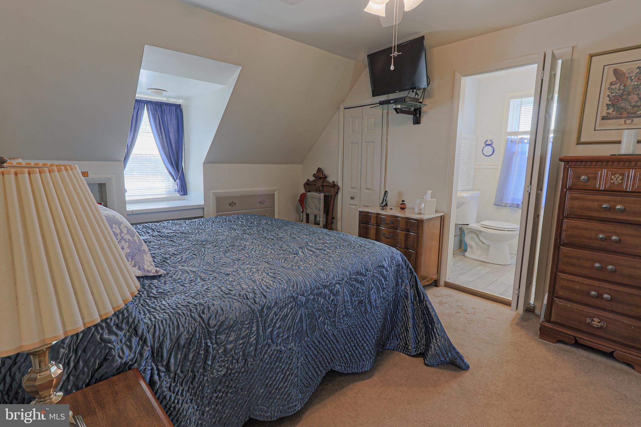 103 Valley Road Wilmington, DE 19804 - Photo 23 of 47 Master Bedroom with Bath
