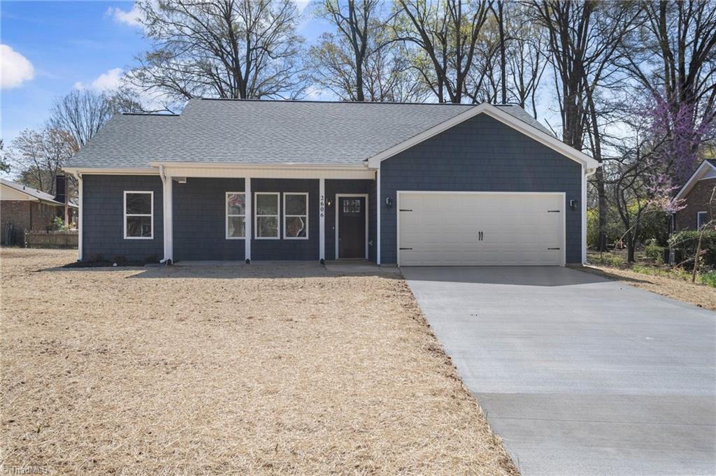 Beautiful 3 bed/2 bath NEW BUILD on the north side of highly pursued Grand Oaks subdivision!