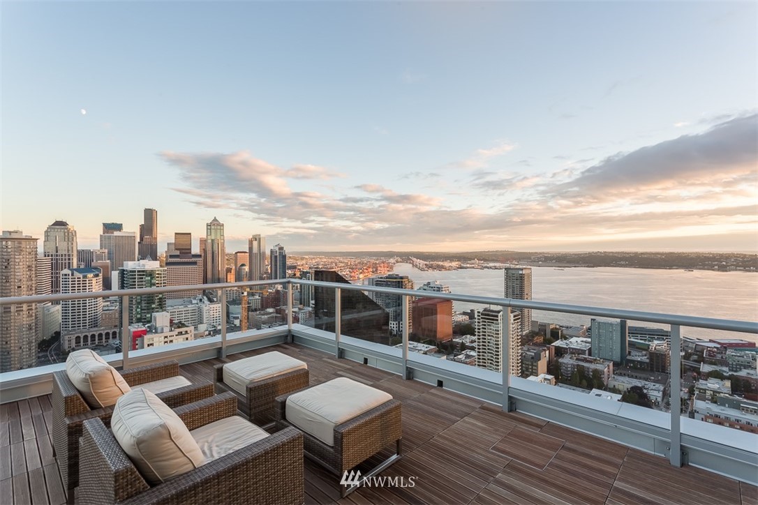588 Bell Street, Unit 214S Seattle, WA 98121 - Photo 19 of 23