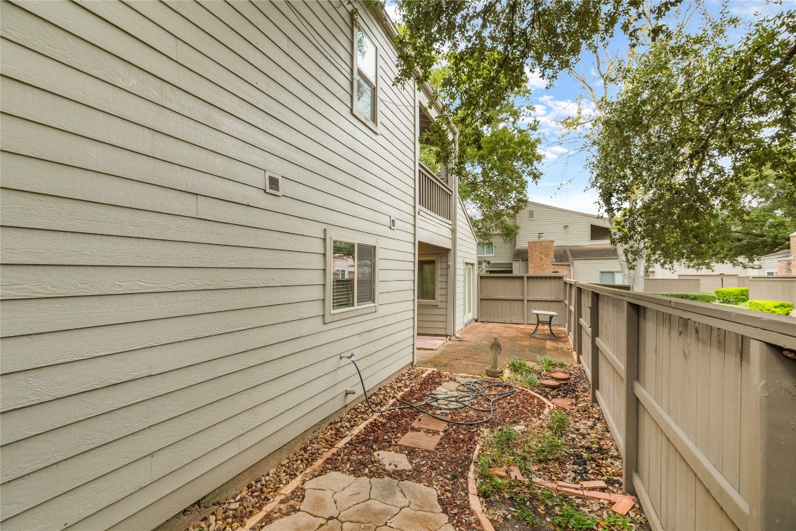 1621 Prairie Mark Lane Houston, TX 77077 - Photo 7 of 26