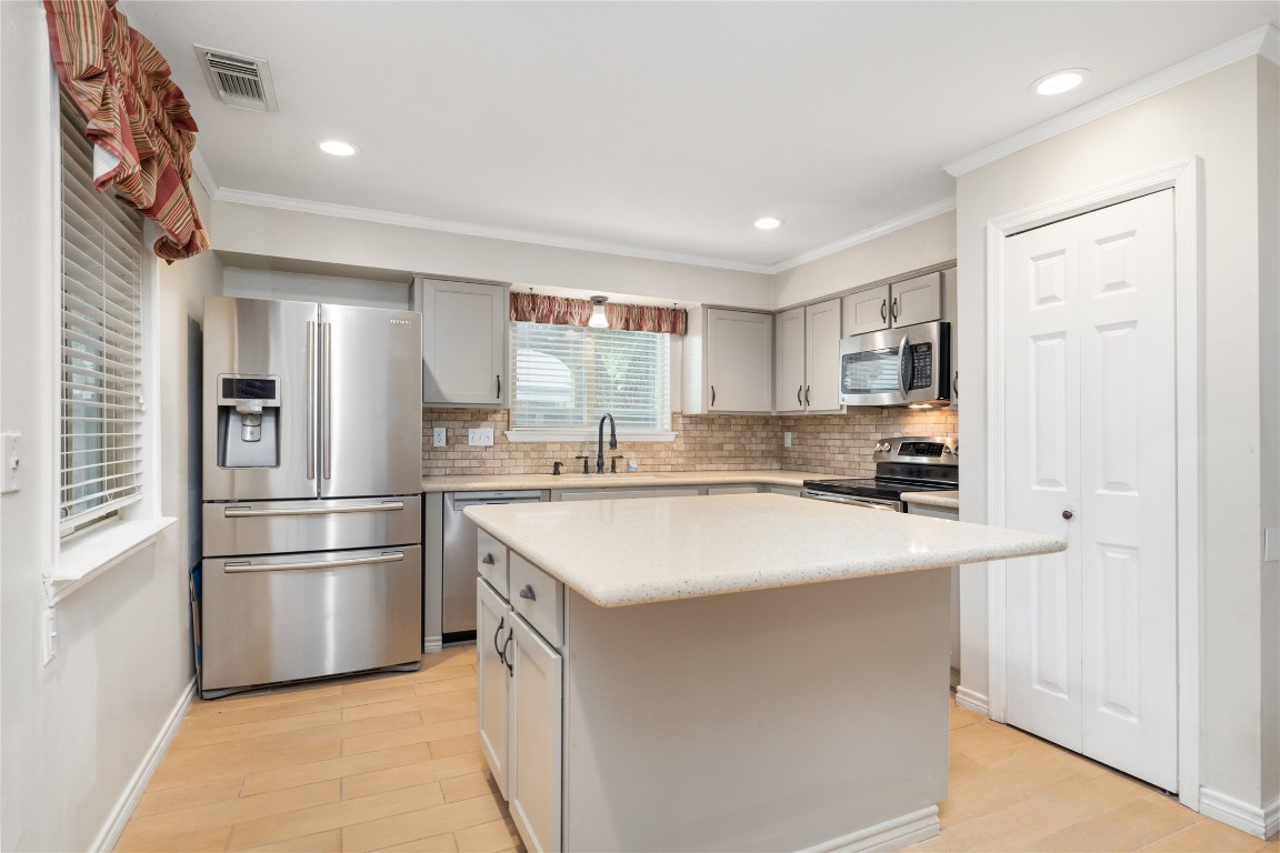 1621 Prairie Mark Lane Houston, TX 77077 - Photo 8 of 26 a kitchen with stainless steel appliances kitchen island a refrigerator sink and cabinets