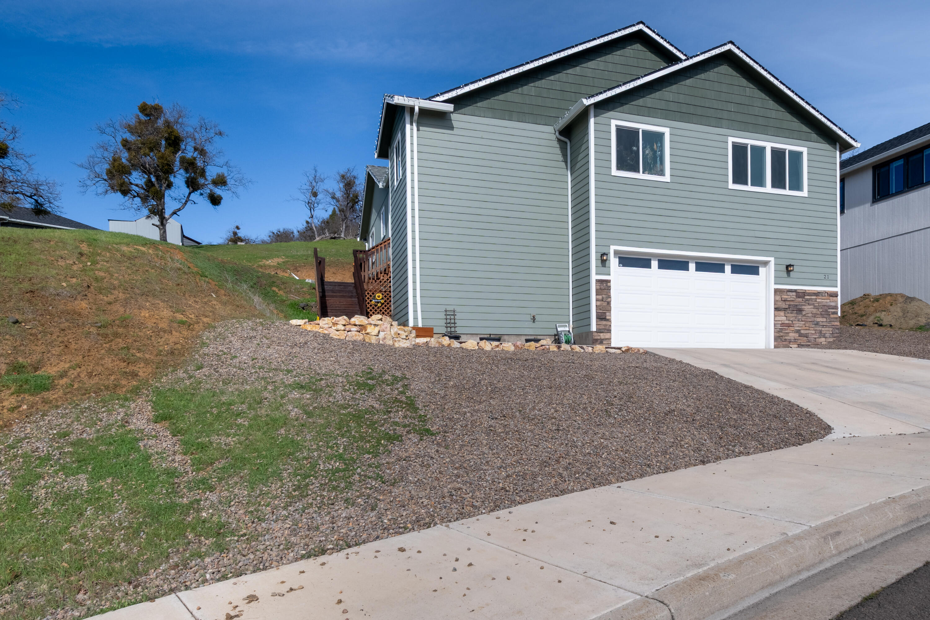 21 Cerulean Terrace Eagle Point, OR 97524 - Photo 1 of 30 a view of a house with a outdoor space