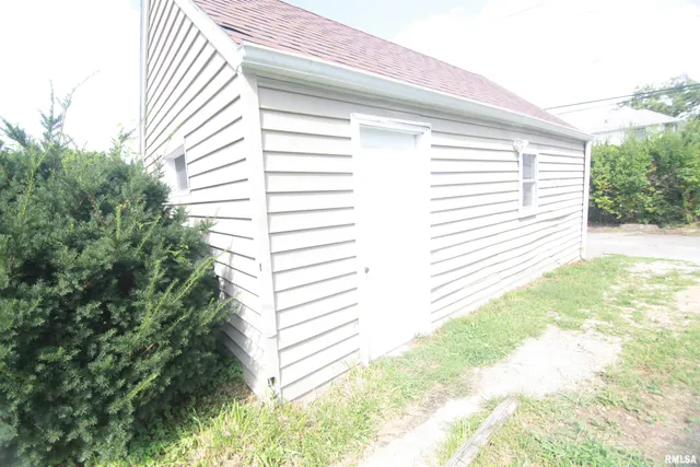 $114,900 | 1529 42nd Street, Rock Island, IL 61201