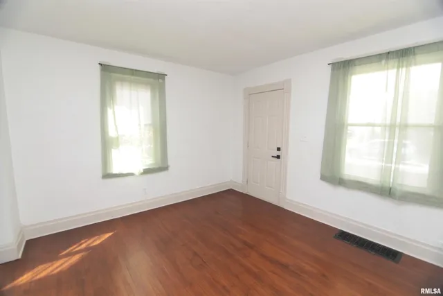 $114,900 | 1529 42nd Street, Rock Island, IL 61201