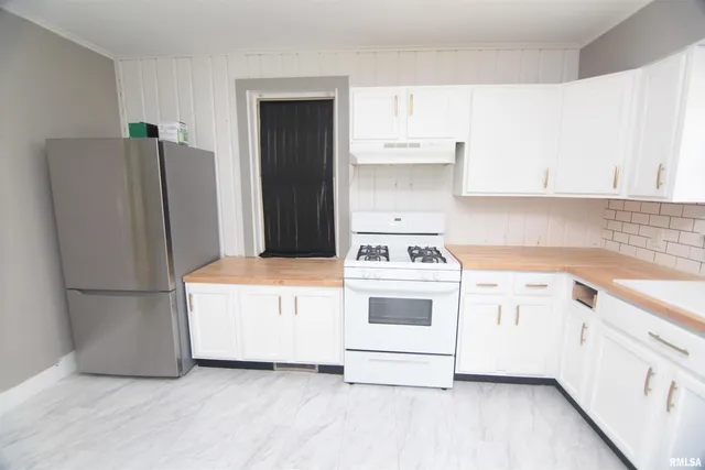 $114,900 | 1529 42nd Street, Rock Island, IL 61201