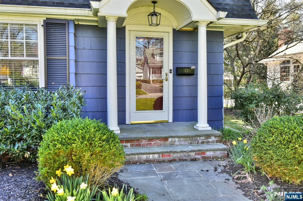 352 Fairway Road Ridgewood, NJ 07450 - Photo 2 of 33