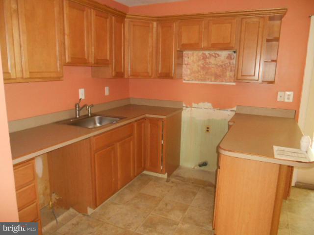 1406 Larch Road Severn, MD 21144 - Photo 4 of 15 a utility room with dryer and washer