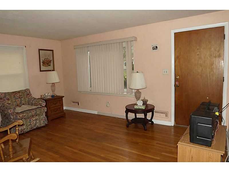 164 Marshall Road Woonsocket, RI 02895 - Photo 4 of 13 Living Room.