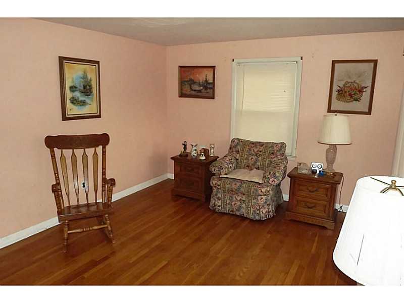 164 Marshall Road Woonsocket, RI 02895 - Photo 5 of 13 Living Room.
