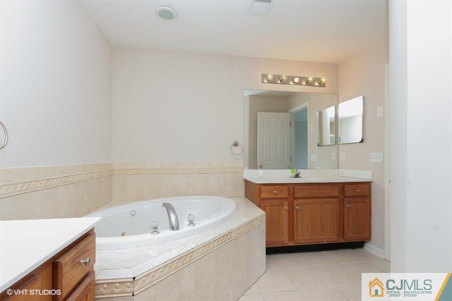 57 Raritan Reach Road, Unit 29 South Amboy, NJ 08879 - Photo 4 of 16 Gallery Image 4