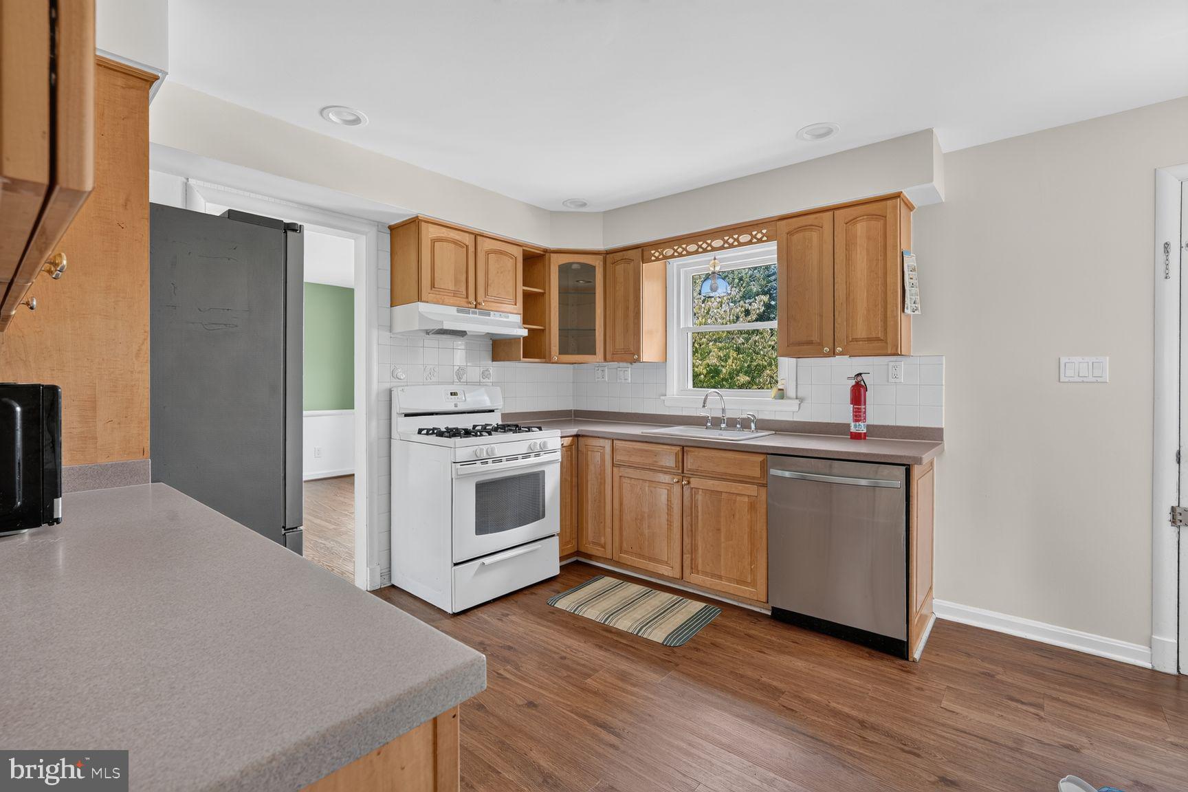 3919 Chesterbrook Road Arlington, VA 22207 - Photo 9 of 26 a kitchen with a stove a sink and a microwave
