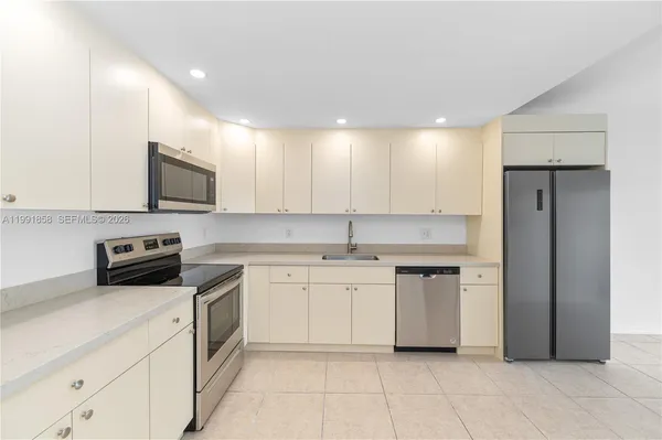 $3,300 | 365 Northwest 109th Avenue, Unit 701, Miami, FL 33172