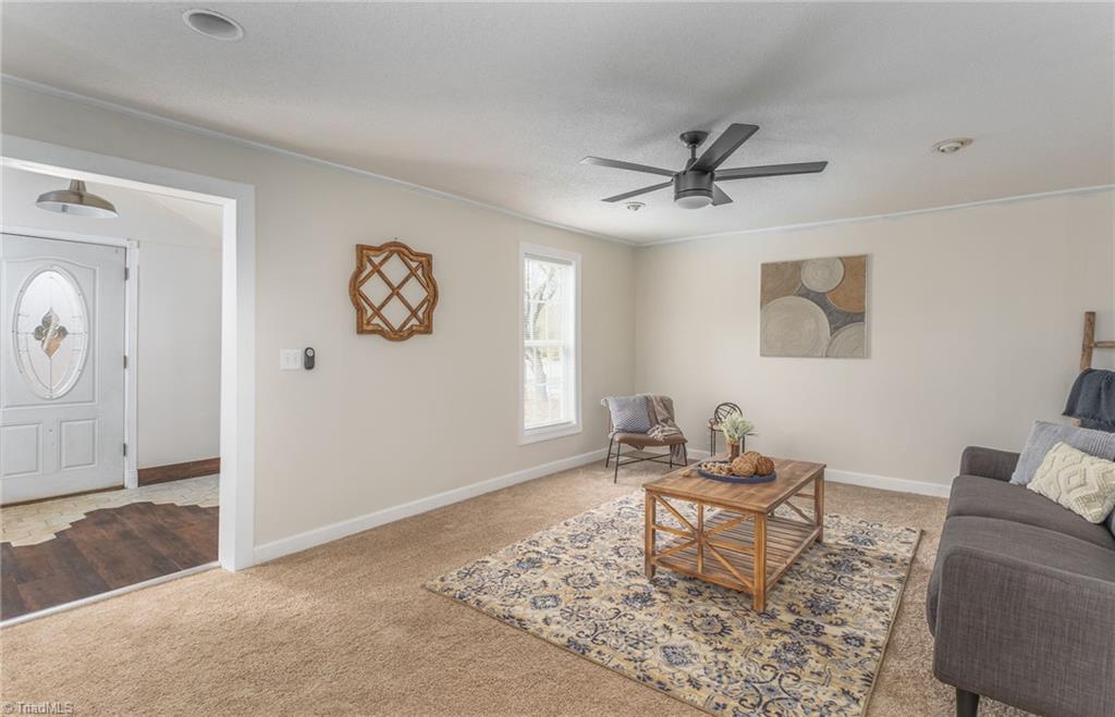 2405 Darrow Road Walkertown, NC 27051 - Photo 4 of 19 Gallery Image 4