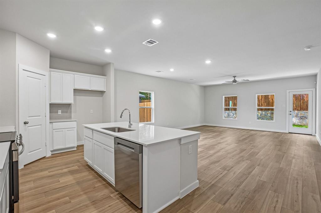 369 Declan Street Springtown, TX 76082 - Photo 12 of 37