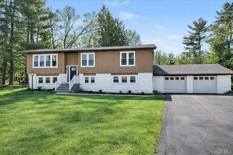 $625,000 | 366 Overlook Road, Pleasant Valley, NY 12569