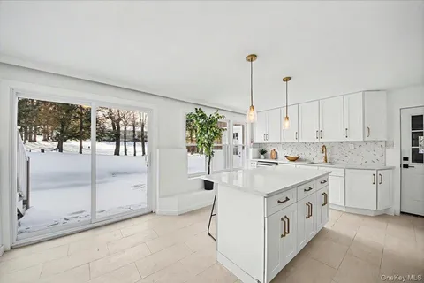 $625,000 | 366 Overlook Road, Pleasant Valley, NY 12569