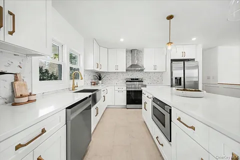 $625,000 | 366 Overlook Road, Pleasant Valley, NY 12569