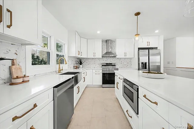 $625,000 | 366 Overlook Road, Pleasant Valley, NY 12569