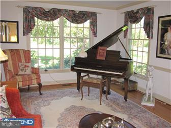 180 Church Road Medford, NJ 08055 - Photo 4 of 25 Living Room