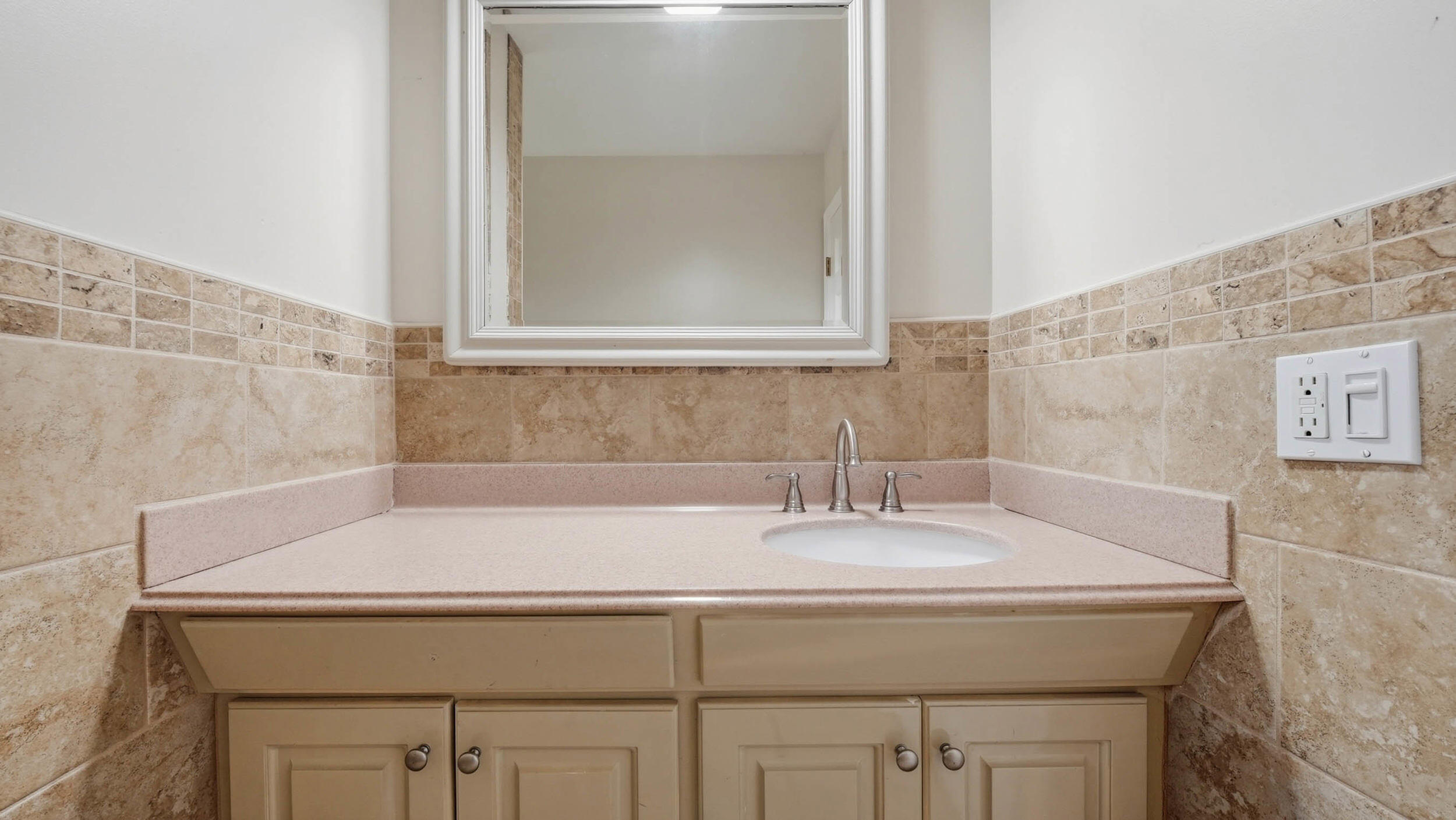 205 Masters Road Hixson, TN 37343 - Photo 24 of 40 Full Upstairs Second Bathroom