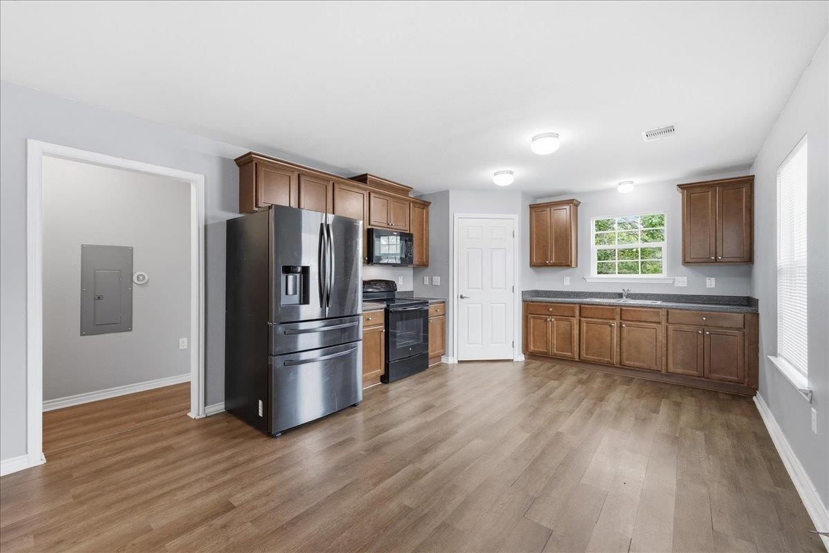 228 West Elm Street Winnie, TX 77665 - Photo 6 of 24