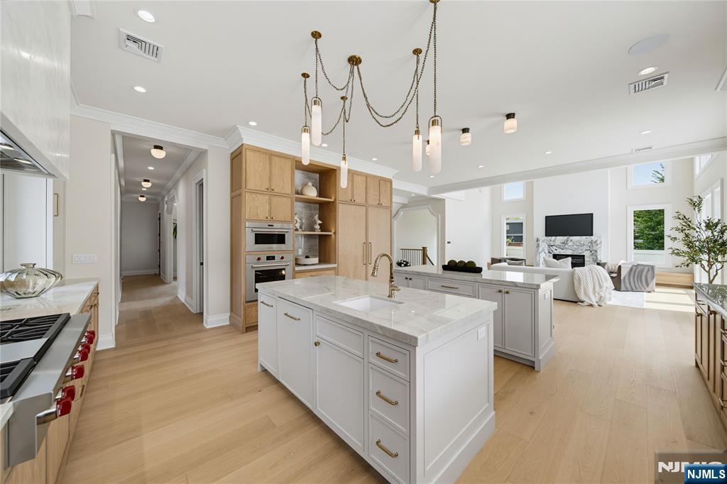 92 Oliver Road Paramus, NJ 07652 - Photo 17 of 50 Gallery Image 17