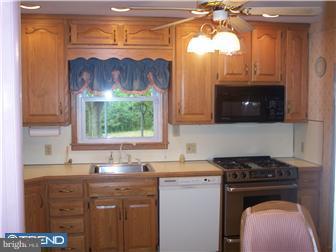 1027 Anna Road Huntingdon Valley, PA 19006 - Photo 8 of 12 Kitchen