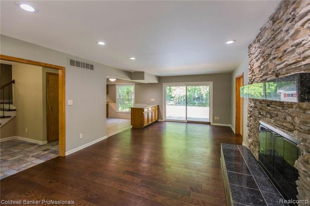 29075 Summerwood Road Farmington, MI 48334 - Photo 6 of 41