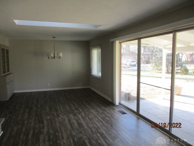 331 West Rahn Road Dayton, OH 45429 - Photo 5 of 21 Living room