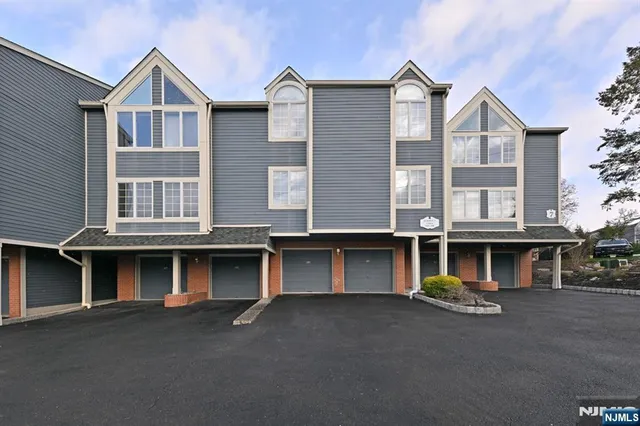 $549,000 | 190 Surrey Court, Ramsey, NJ 07446