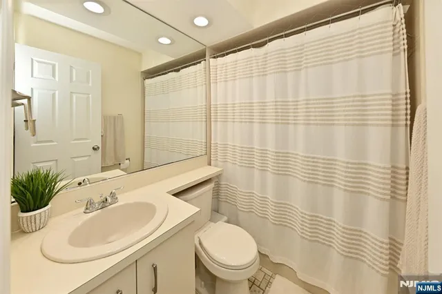 $549,000 | 190 Surrey Court, Ramsey, NJ 07446