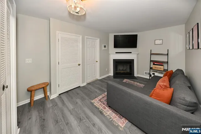 $549,000 | 190 Surrey Court, Ramsey, NJ 07446