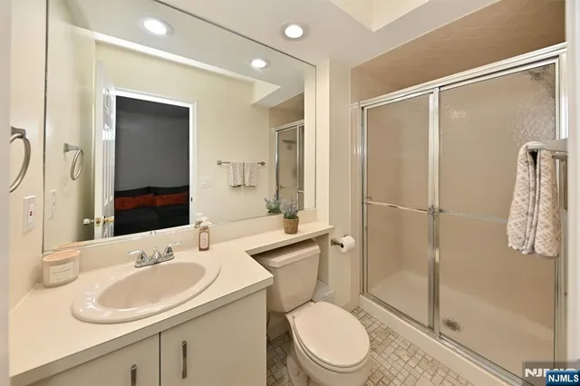 $549,000 | 190 Surrey Court, Ramsey, NJ 07446