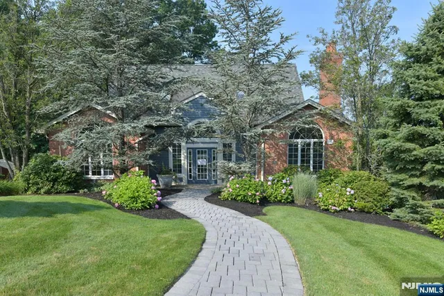 $549,000 | 190 Surrey Court, Ramsey, NJ 07446