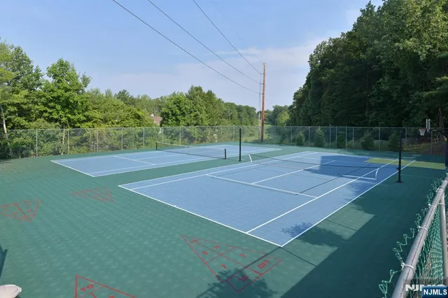 $549,000 | 190 Surrey Court, Ramsey, NJ 07446