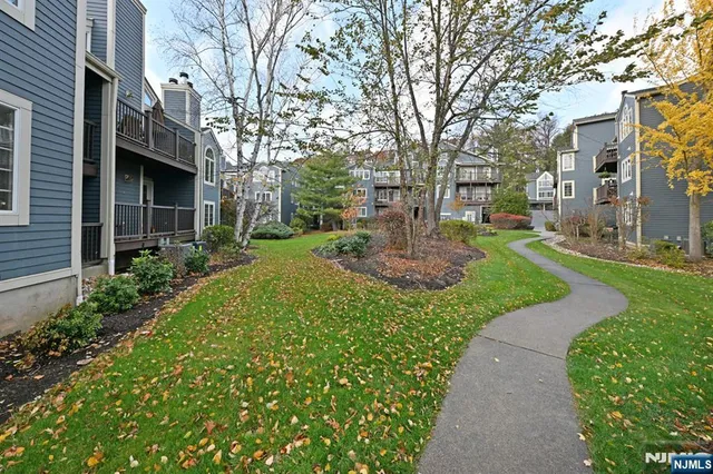 $549,000 | 190 Surrey Court, Ramsey, NJ 07446