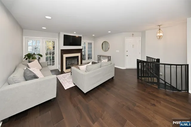 $549,000 | 190 Surrey Court, Ramsey, NJ 07446