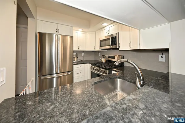 $549,000 | 190 Surrey Court, Ramsey, NJ 07446