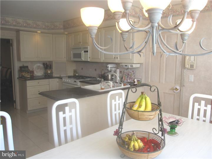 9250 Laramie Road Philadelphia, PA 19115 - Photo 2 of 17 Kitchen