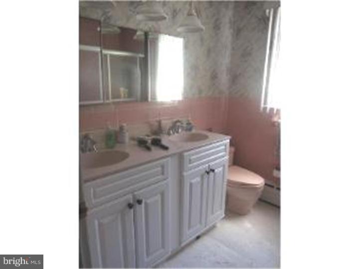 9250 Laramie Road Philadelphia, PA 19115 - Photo 11 of 17 Bathroom