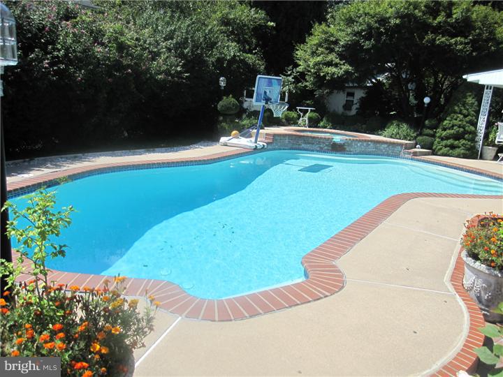 9250 Laramie Road Philadelphia, PA 19115 - Photo 16 of 17 Pool