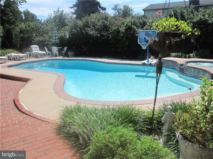 9250 Laramie Road Philadelphia, PA 19115 - Photo 17 of 17 Pool