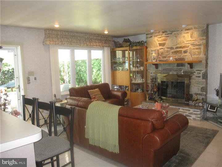 9250 Laramie Road Philadelphia, PA 19115 - Photo 4 of 17 Family Room