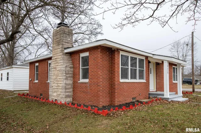 $140,000 | 924 North Almond Street, Carbondale, IL 62901