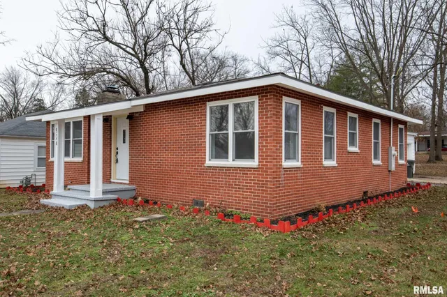 $140,000 | 924 North Almond Street, Carbondale, IL 62901