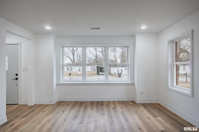 $140,000 | 924 North Almond Street, Carbondale, IL 62901